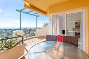 Balkon lub taras w obiekcie Señorío de Aloha Apartahotel