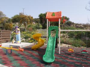 Kawasan permainan kanak-kanak di Exotic Hotel & SPA