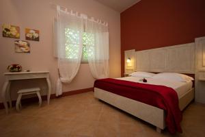a bedroom with a bed and a window and a table at Vecchio Granaio in Pisa