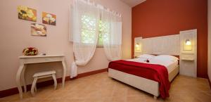 a bedroom with a bed and a desk and a window at Vecchio Granaio in Pisa