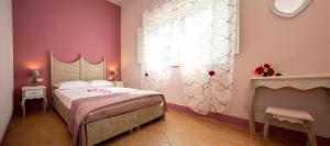 a bedroom with a bed and a window with flowers at Vecchio Granaio in Pisa