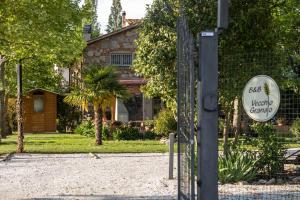 a gate with a sign in front of a house at Vecchio Granaio in Pisa