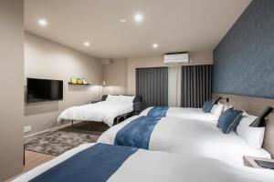Łóżko lub łóżka w pokoju w obiekcie hotel aima