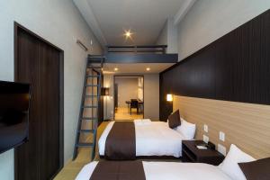 Ein Bett oder Betten in einem Zimmer der Unterkunft HOTEL SUITE HIROSHIMA HAKUSHIMA