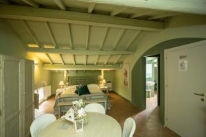 a bedroom with a bed and a table and chairs at Vecchio Granaio in Pisa