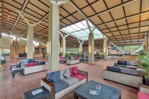 Posezení v ubytování Club Mahindra Virajpet, Coorg