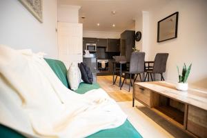 a living room with a couch and a table at Deluxe Modern 1&2 Bed Apartments Near Brighton Beach & Station in Brighton & Hove +31 photos