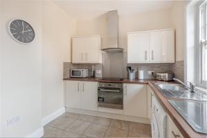 Bilde i galleriet til Guest Homes - Trinity Apartment i Worcester