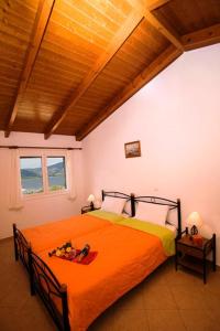 a bedroom with a large orange bed in a room at Argovillas in Yénion