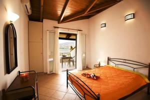 a bedroom with a bed and a view of the ocean at Argovillas in Yénion