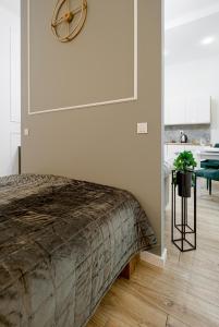 Łóżko lub łóżka w pokoju w obiekcie Niron Apartament Dom z Papieru Sztokholm