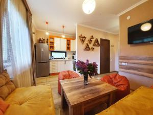 Кухня или мини-кухня в ---Allegria House---
