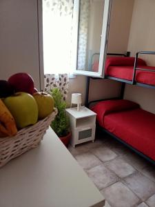 a room with a table with a basket of apples on it at Casa Rural Vacacional in Puerto Real