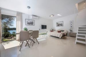 a living room with a dining table and a bedroom at Villa del Mar in Mali Lošinj