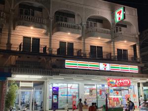 酒店内部或周边的超市或其他商店