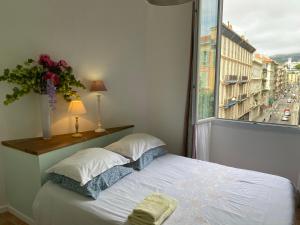 a bed in a room with a window at Studios Floreal in Nice