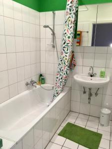 Vannas istaba naktsmītnē interaktiv . Appartements in Ratingen