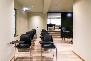 Área de negócios e/ou sala de conferências em Abc Hotel