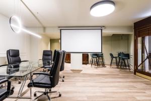 Área de negócios e/ou sala de conferências em Abc Hotel