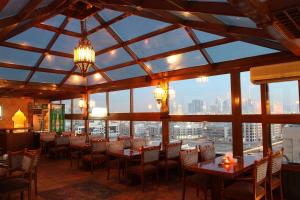 Restaurace v ubytování Sea View Hotel Dubai