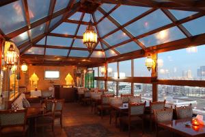 A restaurant or other place to eat at Sea View Hotel Dubai