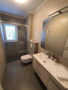 Koupelna v ubytování Mariposa Makarska 83m2 new apartment with garage + 26 fotografií