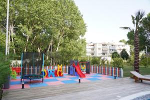 Area giochi per bambini di Hotel Monaco & Garden