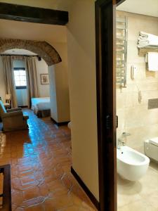 A bathroom at Parador de Plasencia