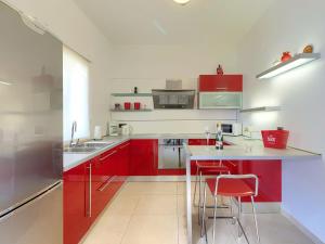 Kuchyň nebo kuchyňský kout v ubytování Holiday Home Lana by Interhome