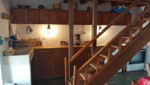 een keuken met houten kasten en een houten trap bij Athina Guesthouse in Monemvasia