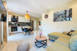 Kuchyň nebo kuchyňský kout v ubytování Apartment Glory