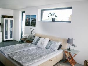 Posteľ alebo postele v izbe v ubytovaní Holiday Home Řeporyje by Interhome