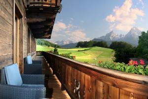 a balcony with chairs and a view of mountains at Oberreitlehen in Bischofswiesen