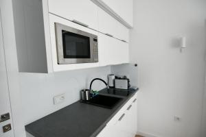 Kuchyňa alebo kuchynka v ubytovaní Blue Sky Apartments Rezydencja Niechorze - 302