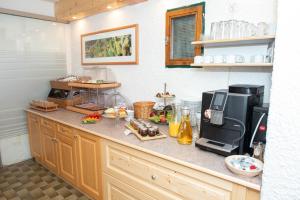 a kitchen with a counter with food on it at Gästehaus Schütz in Spitz