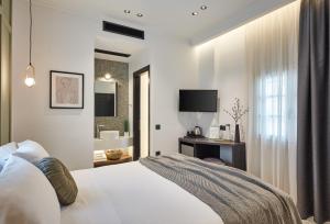 A bed or beds in a room at Λιθεία-Lithia