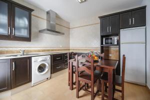 Kuchyň nebo kuchyňský kout v ubytování Apartamento La Higuera 4