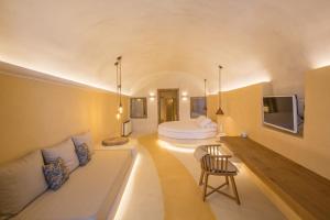 Gallery image of Chic Hotel Santorini in Firostefani