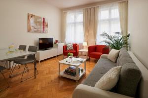 Televízia a/alebo spoločenská miestnosť v ubytovaní Residence Vocelova