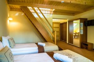 Postel nebo postele na pokoji v ubytování Hotel Pod Wulkanem + 37 fotografií