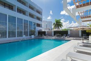Bazén v ubytování TRYP by Wyndham Isla Verde nebo v jeho okolí