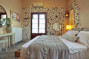 מיטה או מיטות בחדר ב-Archontiko Art Hotel
