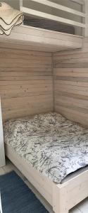 Letto o letti in una camera di Hedmansgården