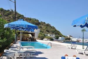 Gallery image of Haritos Hotel - Geothermal Hot Swimming Pool in Mandrákion