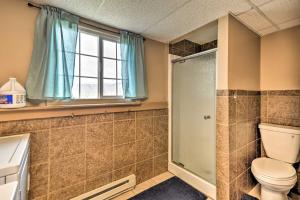 Ένα μπάνιο στο Cozy Cody House Less Than 10 Mi to Buffalo Bill Center! +24 φωτογραφίες