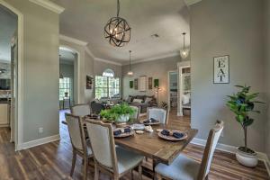 Fotografija v galeriji nastanitve Upscale Palm Coast Home with Pool 7 Mi to Beaches! v mestu Palm Coast