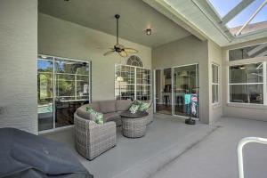 Predel za sedenje v nastanitvi Upscale Palm Coast Home with Pool 7 Mi to Beaches!