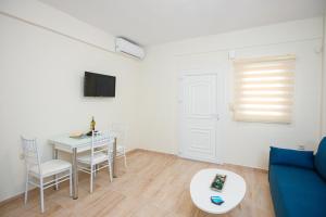 TV a/nebo společenská místnost v ubytování (Apt.3) Lofos Apartments in Vergia Halkidiki