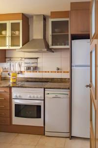 Kuchyňa alebo kuchynka v ubytovaní JARDINES DEL MAR I APTO 298 OROPESA DEL MAR MARINA DOR