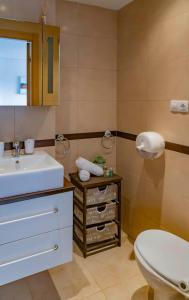 Kúpeľňa v ubytovaní JARDINES DEL MAR I APTO 298 OROPESA DEL MAR MARINA DOR